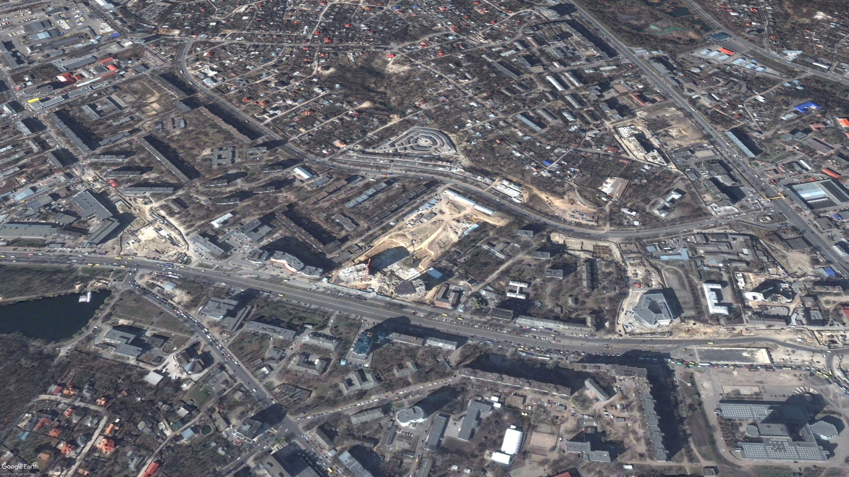 Park Avenue, ten minutes from the Kyiv centrum â five perimeter-block towers on what had been an abandoned industrial parcel.